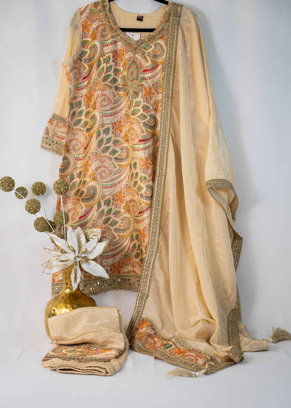 Elegant Floral 3-piece set Salwar kameez